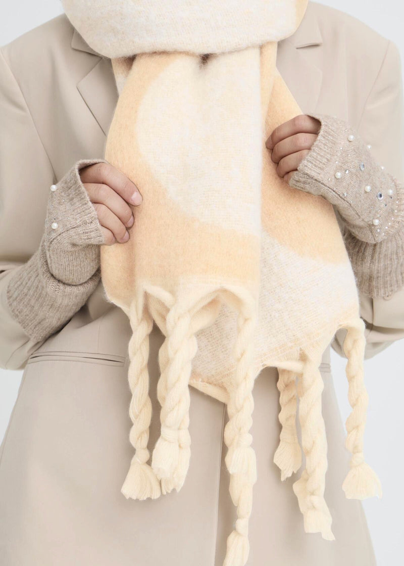 Amie Scarf