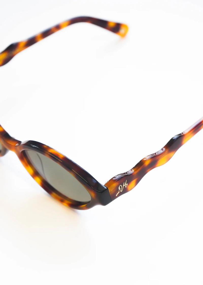 Slim Oval Sunglasses With Wavy Temple | Tort