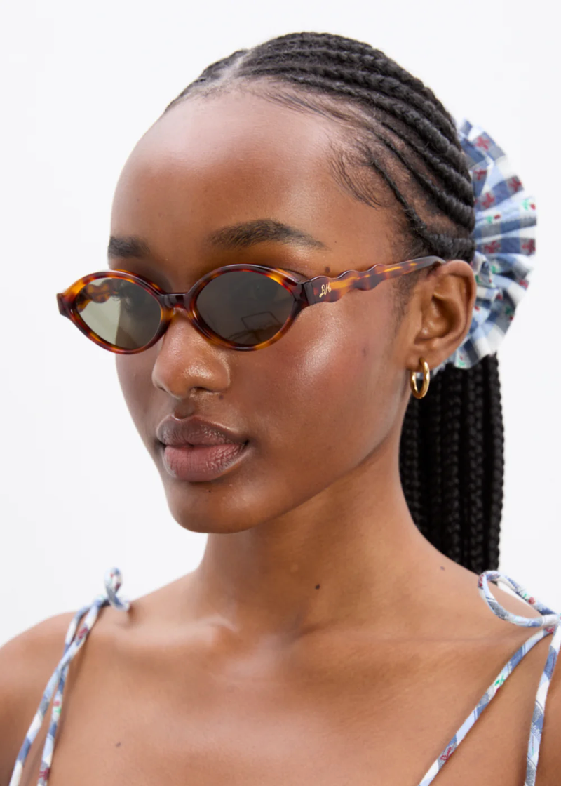 Slim Oval Sunglasses With Wavy Temple | Tort