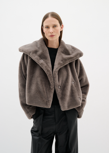 INWEAR Yobo Faux Fur Short Coat | SHOP SIISTA | VANCOUVER