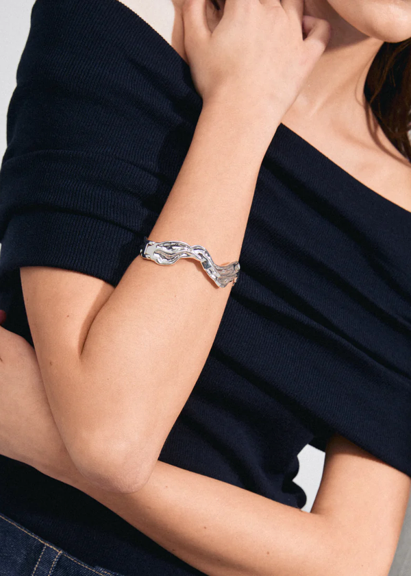 FEEL Wavy Bangle | Silver-Plated