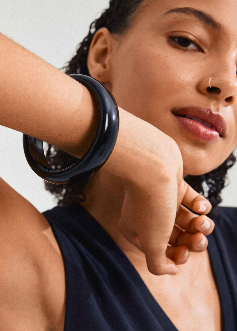 AASE Acrylic Bangle | Black