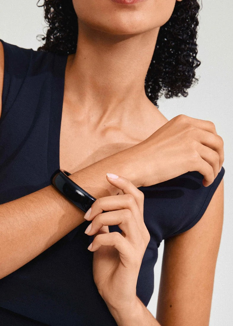 AASE Acrylic Bangle | Black