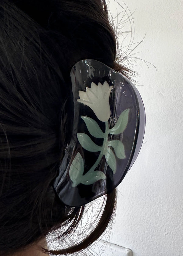 Women's Elegant Belladonna Floral Hair Claw